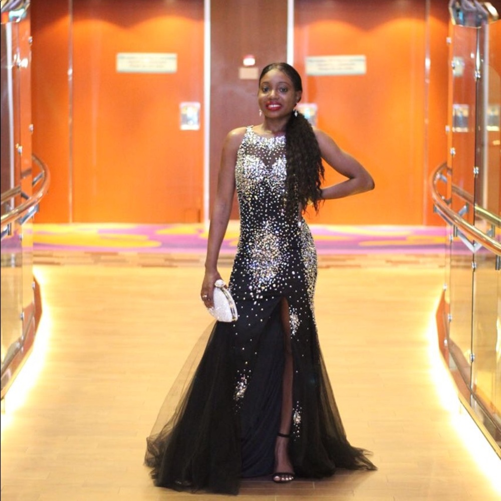 “Captivating ball dress”
